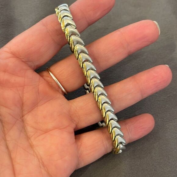 Set Of 2 Womens Cuban Link Chain Magnetic Two Tone Bracelet Silver Gold - Picture 2 of 6